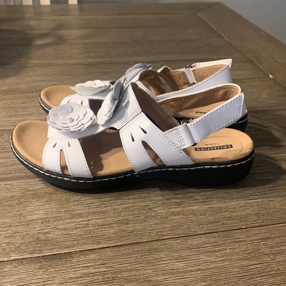 CLARKS - Genuine Leather Leisa Claytin Sandals - Size 9 W - Picture 4 of 6